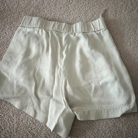Zara High Waisted Shorts Neutral Beige Cream Colour in size Small satin feel - Picture 2 of 2